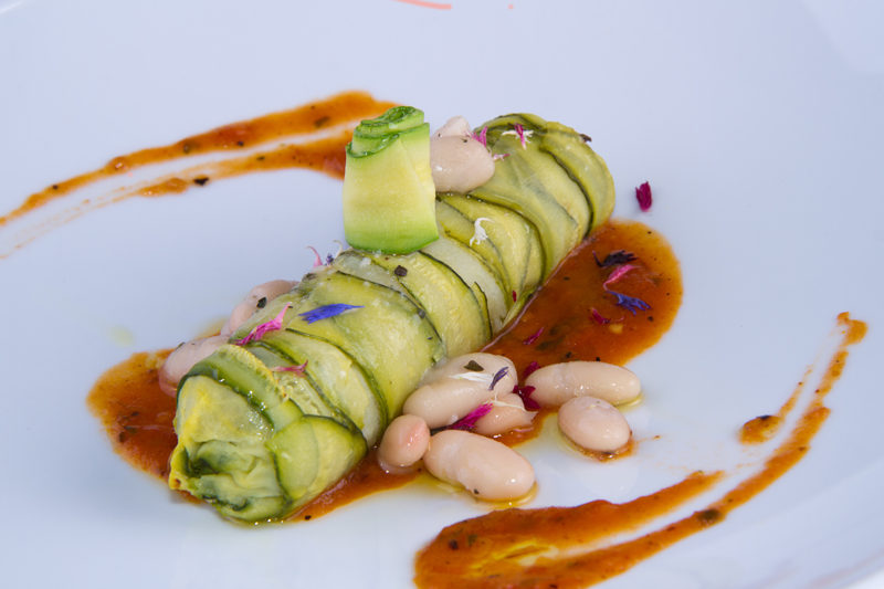 Cannoli of zucchini, roasted tomato sauce, cannellini beans and mint - Puntinata - Malvasia Puntinata - Cincinnato