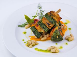 Spiedino vegetariano con salsa di carote e cannellini