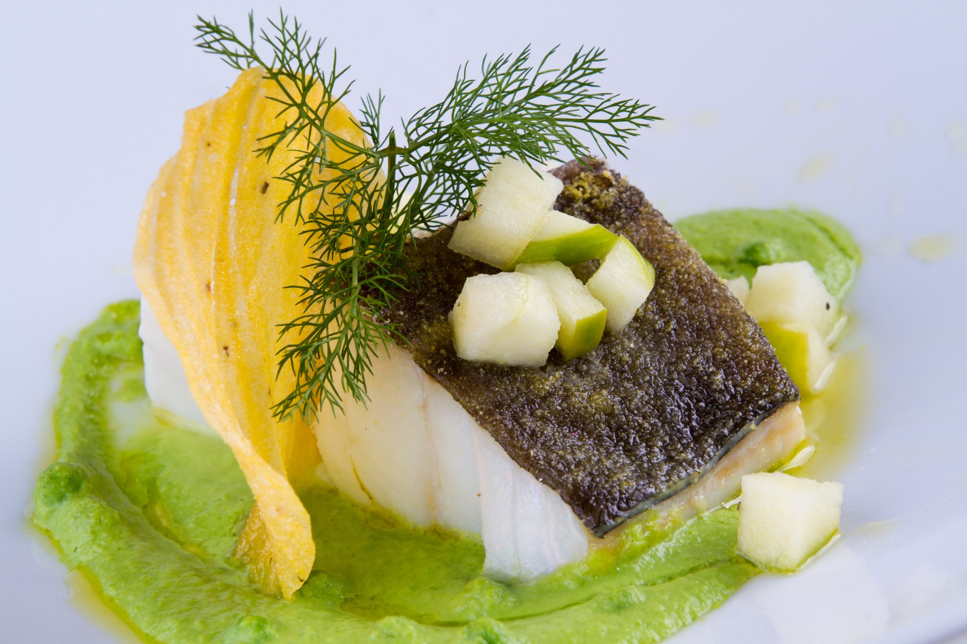 Cod with green peas, green apple and polenta wafer - Enyo