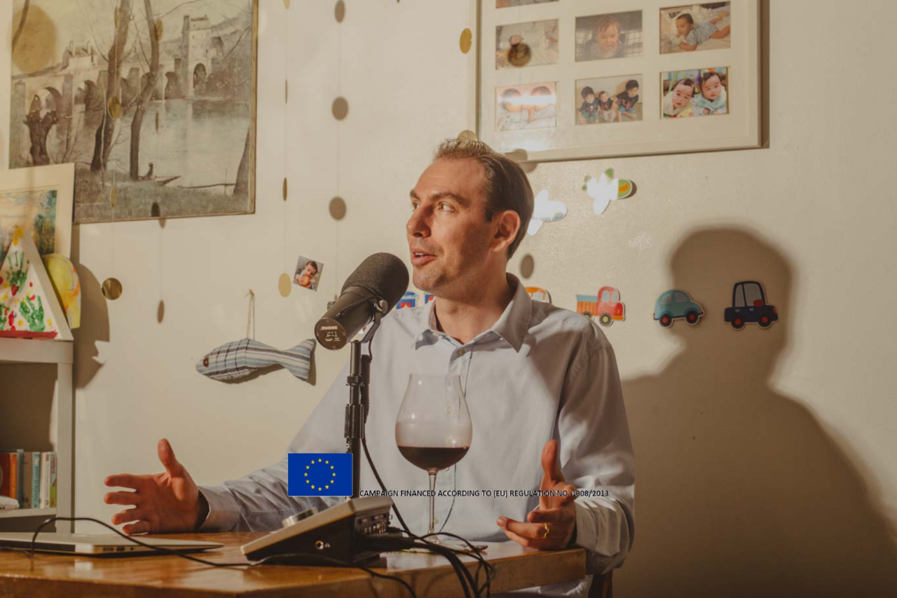 levi dalton registra podcast su vino