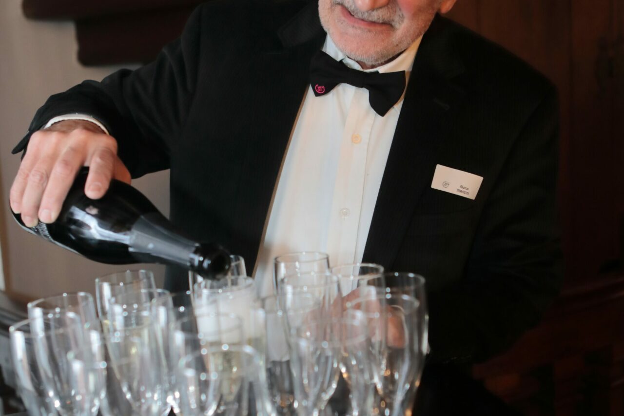 Marco Mancini ci racconta il vino italiano in Belgio. Dove trovare il miglior vino italiano da abbinare con piatti tradizionali del Belgio. Mancini racconta la sua esperienza nel settore dell'import e vendita del vino italiano in Belgio 