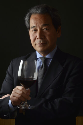 S. Hayashi è il riferimento per cucina e vino italiano in Giappone. il libro "Il vino Italiano e la Cucina Giapponese" è popolare in Giappone