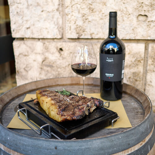 Abbinare il vino alla carne è una vera e propria arte. Scopri quali vini Cincinnato si sposano meglio con i vari tipi di carne