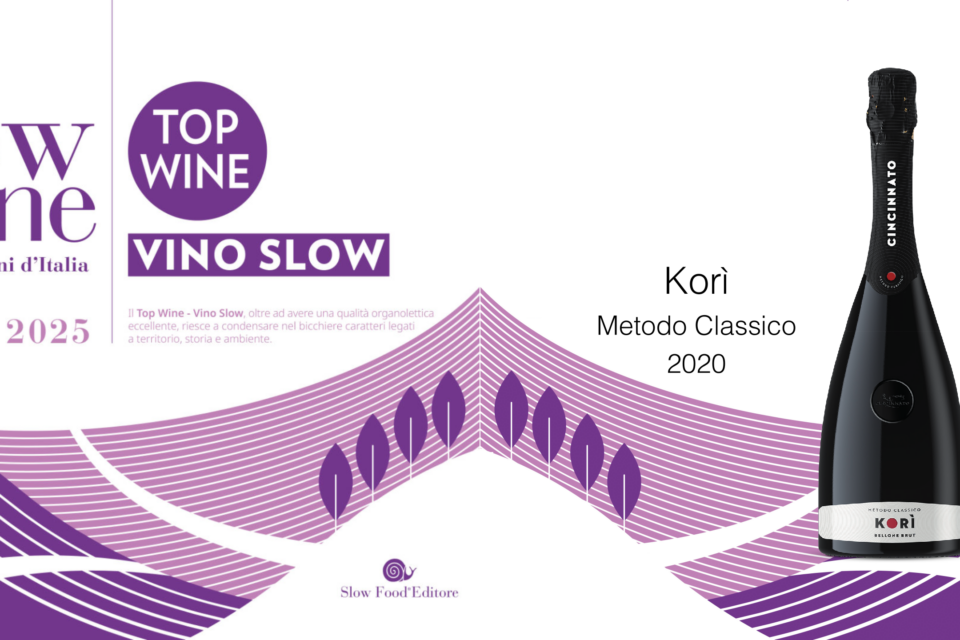 Cincinnato ottiene il riconoscimento moneta nella Slow wine guide e Korì viene premiato con il premio Top Wine vino slow. Nella foto il premio conseguito dalla Cincinnato per Korì: top wine vino slow
